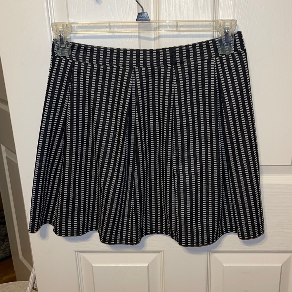 Skirt- Stretchy, Comfortable, Professional- Size L